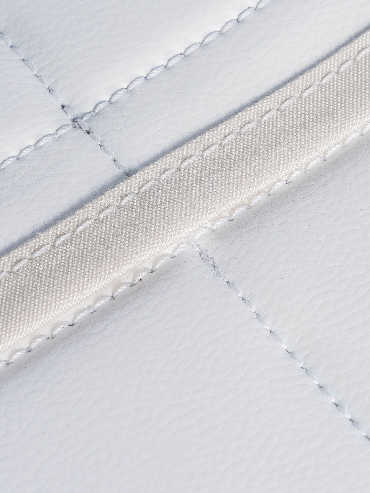 #Color_brilliant_white